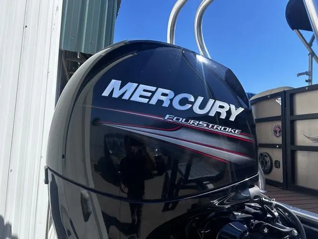 Slide: The Image of Mercury FourStroke engine on 2019 Bentley Pontoons 223 Bentley Elite Admiral. - 6