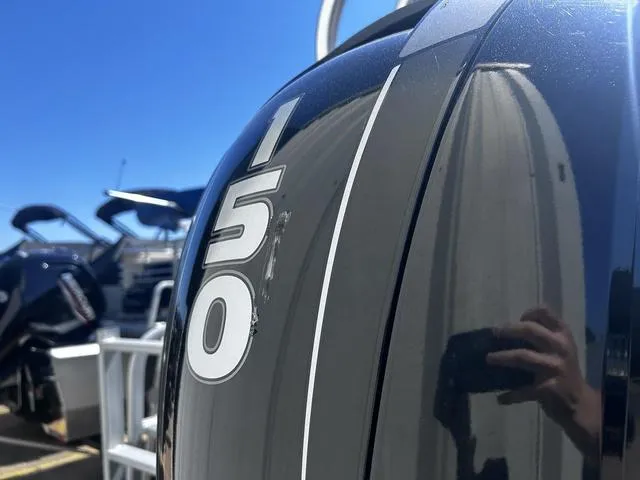 Slide: The Image of 2019 Bentley Pontoons 223 Bentley Elite Admiral with 150 horsepower engine, close-up view. - 7