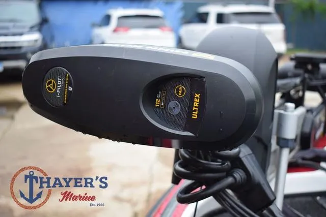 Slide: The Image of Trolling motor on a 2015 Nitro Z Series Z-8 boat at Thayer's Marine. - 30