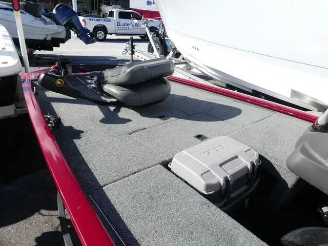 Slide: The Image of Tracker Pro 170 2020 - 10