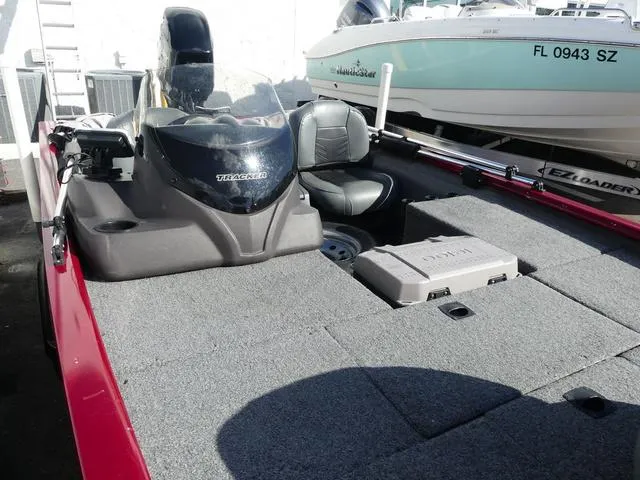 Slide: The Image of Tracker Pro 170 2020 - 3