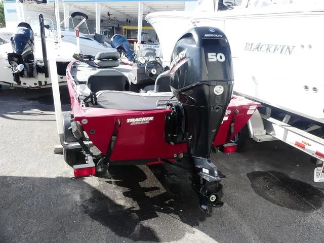 Slide: The Image of Tracker Pro 170 2020 - 5