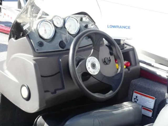 Slide: The Image of Tracker Pro 170 2020 - 8