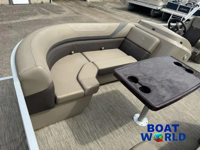 Slide: The Image of Bennington 22 SSR Pontoon 2021 - 10