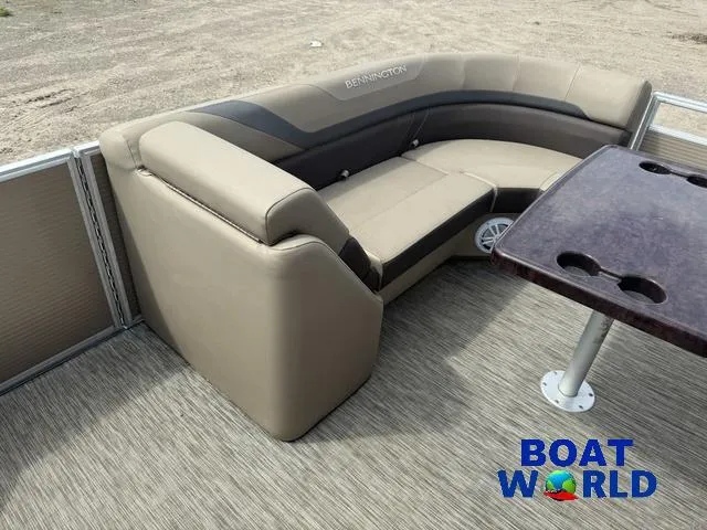 Slide: The Image of Bennington 22 SSR Pontoon 2021 - 11