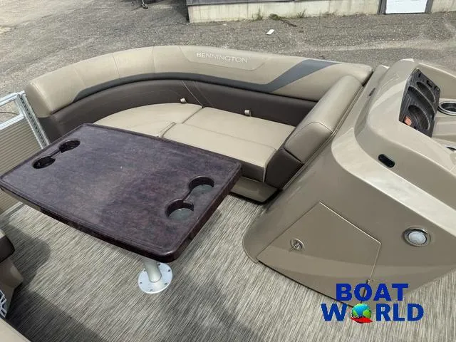 Slide: The Image of Bennington 22 SSR Pontoon 2021 - 12