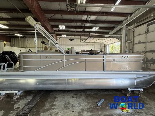 Slide: The Image of Bennington 22 SSR Pontoon 2021 - 15
