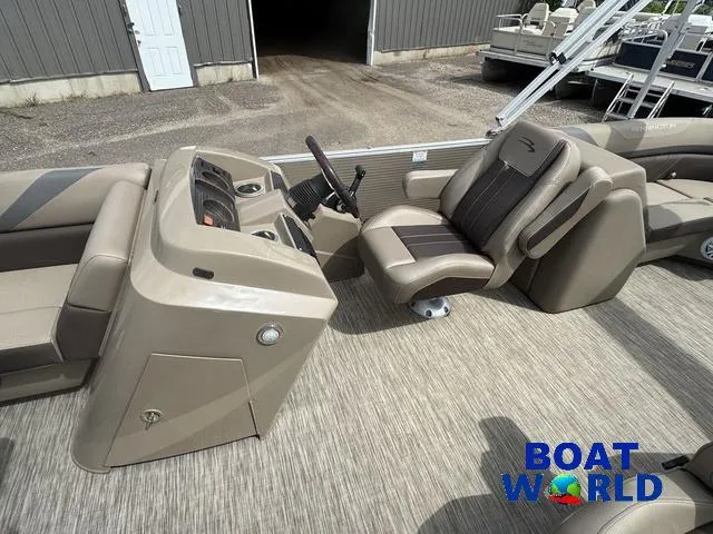 Slide: The Image of Bennington 22 SSR Pontoon 2021 - 16