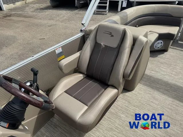 Slide: The Image of Bennington 22 SSR Pontoon 2021 - 17