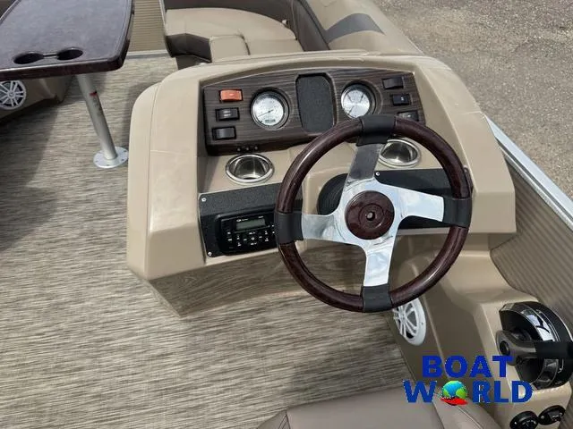 Slide: The Image of Bennington 22 SSR Pontoon 2021 - 18