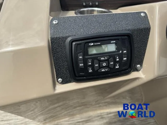 Slide: The Image of Bennington 22 SSR Pontoon 2021 - 21