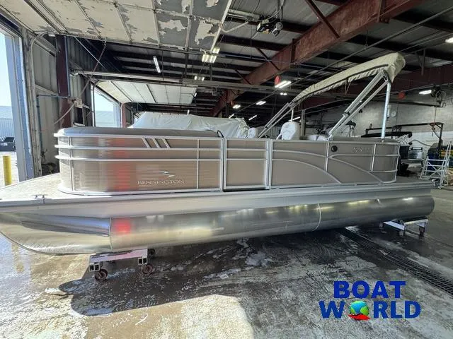 Slide: The Image of Bennington 22 SSR Pontoon 2021 - 22