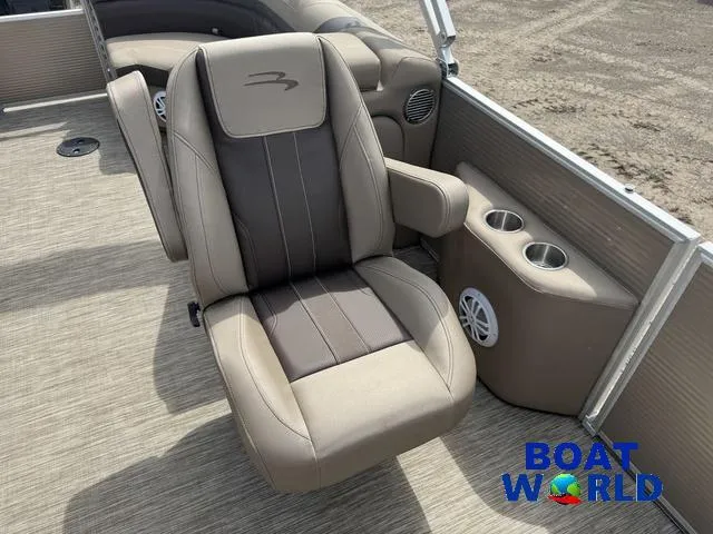Slide: The Image of Bennington 22 SSR Pontoon 2021 - 24