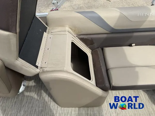 Slide: The Image of Bennington 22 SSR Pontoon 2021 - 27