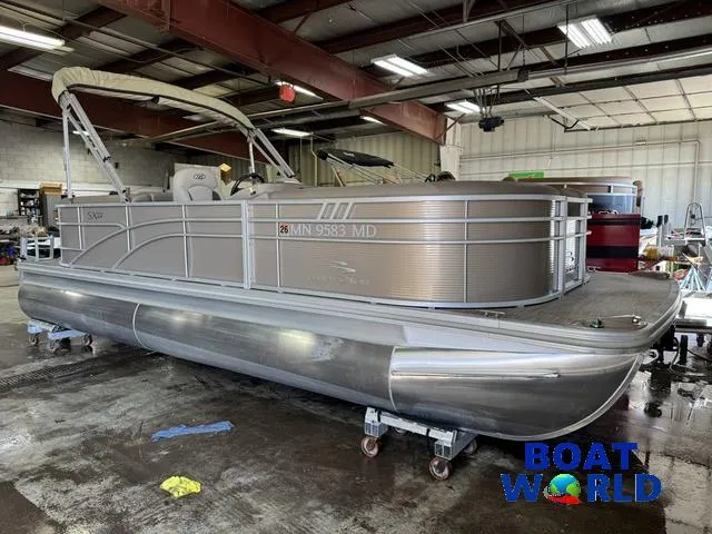 Slide: The Image of Bennington 22 SSR Pontoon 2021 - 33