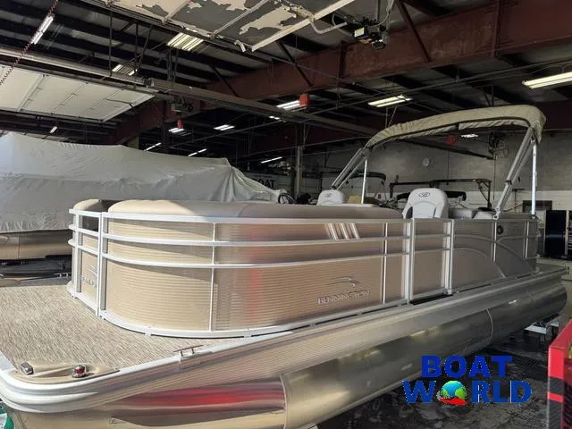 Slide: The Image of Bennington 22 SSR Pontoon 2021 - 34