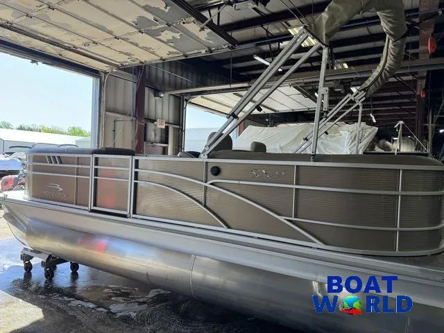 Slide: The Image of Bennington 22 SSR Pontoon 2021 - 35