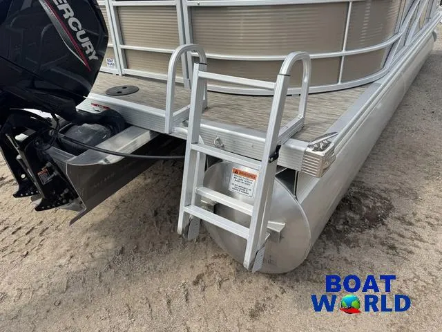 Slide: The Image of Bennington 22 SSR Pontoon 2021 - 36