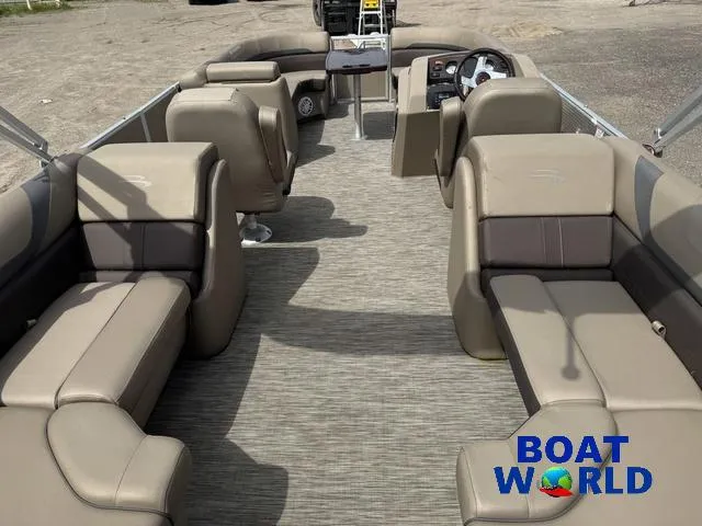 Slide: The Image of Bennington 22 SSR Pontoon 2021 - 5