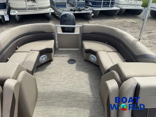 Slide: The Image of Bennington 22 SSR Pontoon 2021 - 7