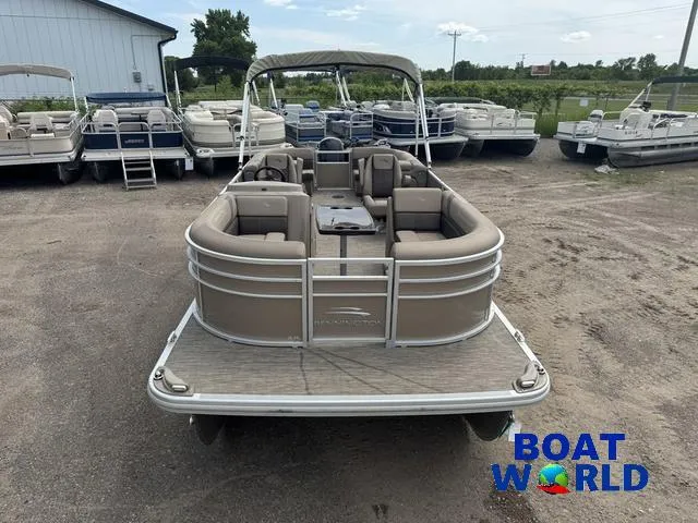 Slide: The Image of Bennington 22 SSR Pontoon 2021 - 8