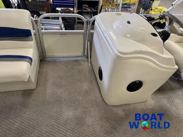 Slide: The Image of 2005 Bennington 186L Pontoon interior with seating and console, displayed at Boat World. - 16