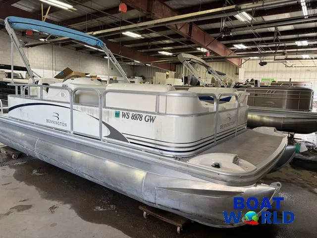 Slide: The Image of 2005 Bennington 186L Pontoon boat in indoor storage at Boat World. - 29