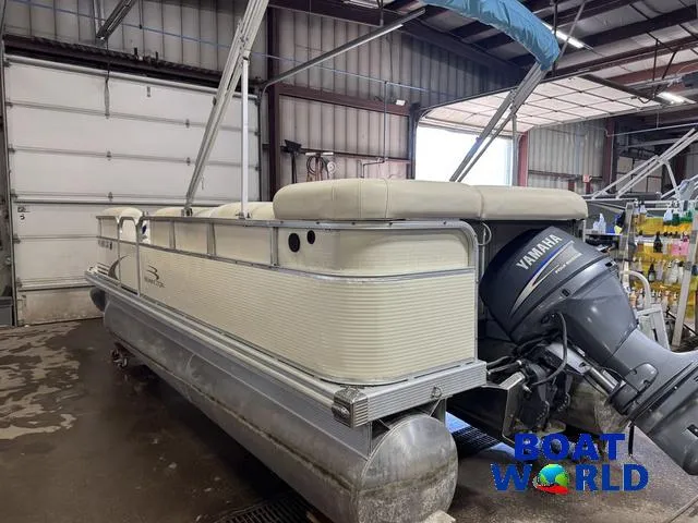 Slide: The Image of 2005 Bennington 186L Pontoon boat with Yamaha motor in a warehouse setting. - 36