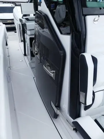 Slide: The Image of Blackfin 272 CC 2025 - 25