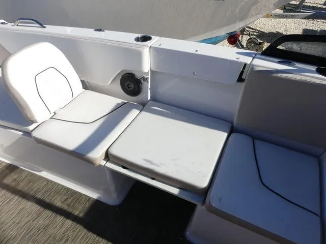 Slide: The Image of Glastron GTD 220 2018 - 12