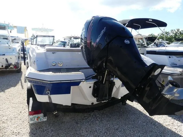 Slide: The Image of Glastron GTD 220 2018 - 4