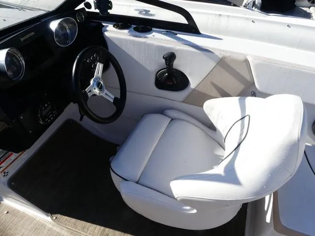 Slide: The Image of Glastron GTD 220 2018 - 9