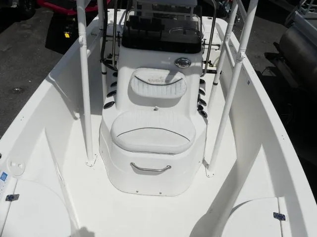 Slide: The Image of 2013 NauticStar 1910 NauticBay boat interior with white seating and console. - 13
