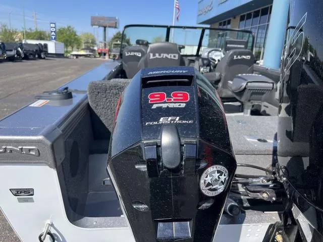 Slide: The Image of 2023 Lund 1975 Tyee Sport boat with Mercury 9.9 EFI FourStroke engine, outdoor display. - 7