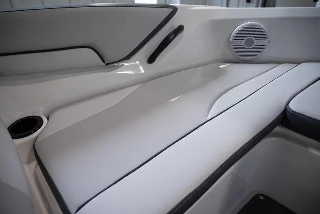 Slide: The Image of Yamaha AR190 2025 - 11