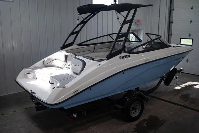 Slide: The Image of Yamaha AR190 2025 - 3