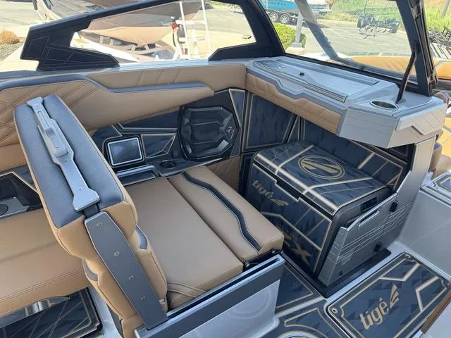 Slide: The Image of Tigé 23ZX 2025 - 10