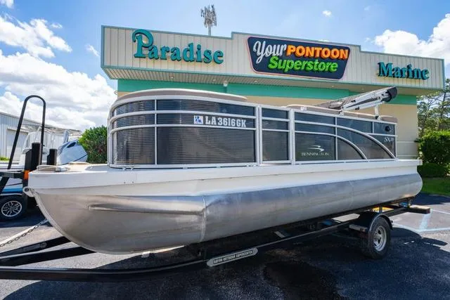 Slide: The Image of 2019 Bennington 20 SX pontoon boat on trailer at Paradise Marine dealership. - 1