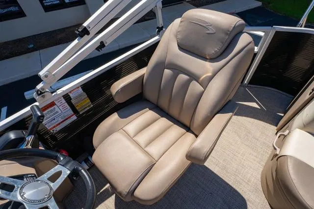 Slide: The Image of Captain's chair on 2019 Bennington 20 SX boat, featuring plush beige upholstery and ergonomic design. - 17
