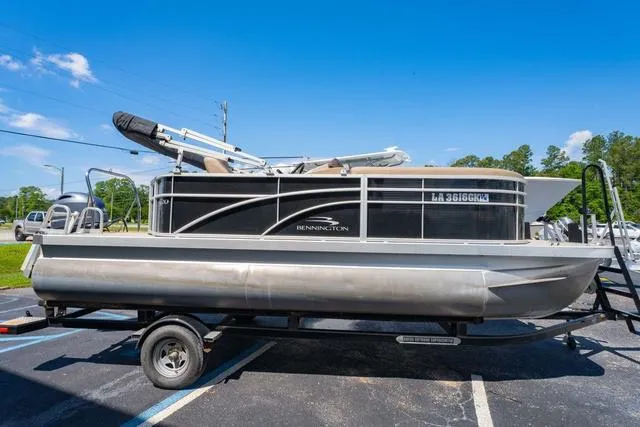 Slide: The Image of 2019 Bennington 20 SX pontoon boat on trailer under clear blue sky. - 6