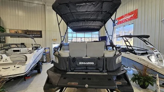 Slide: The Image of Sea-Doo Switch Cruise 21 2023 - 4