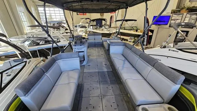 Slide: The Image of Sea-Doo Switch Cruise 21 2023 - 6