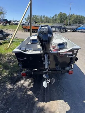 Slide: The Image of Alumacraft V14 2022 - 6