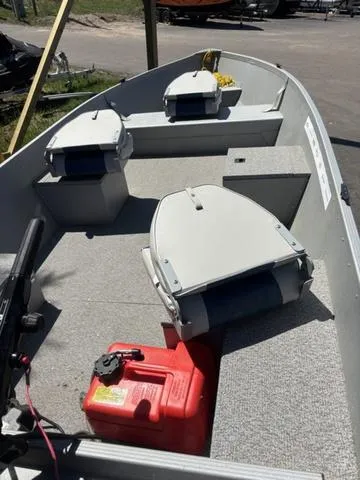 Slide: The Image of Alumacraft V14 2022 - 8