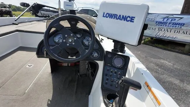 Slide: The Image of 1997 Pro Craft 200 Super Pro boat dashboard with Lowrance navigation system. - 12