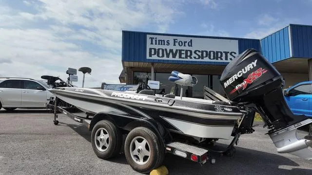 Slide: The Image of 1997 Pro Craft 200 Super Pro boat with Mercury engine at Tims Ford Powersports. - 3