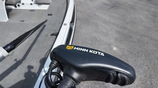 Slide: The Image of Minn Kota trolling motor on 1997 Pro Craft 200 Super Pro boat. - 9