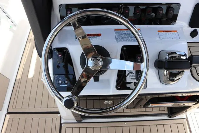 Slide: The Image of Yamaha 222 FSH Sport E 2025 - 14