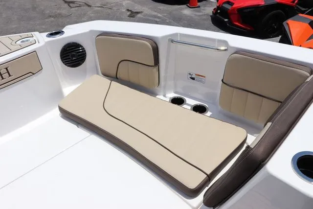 Slide: The Image of Yamaha 222 FSH Sport E 2025 - 21