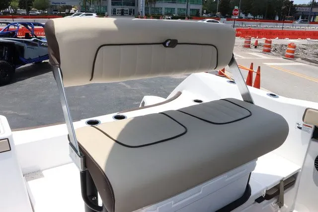 Slide: The Image of Yamaha 222 FSH Sport E 2025 - 30